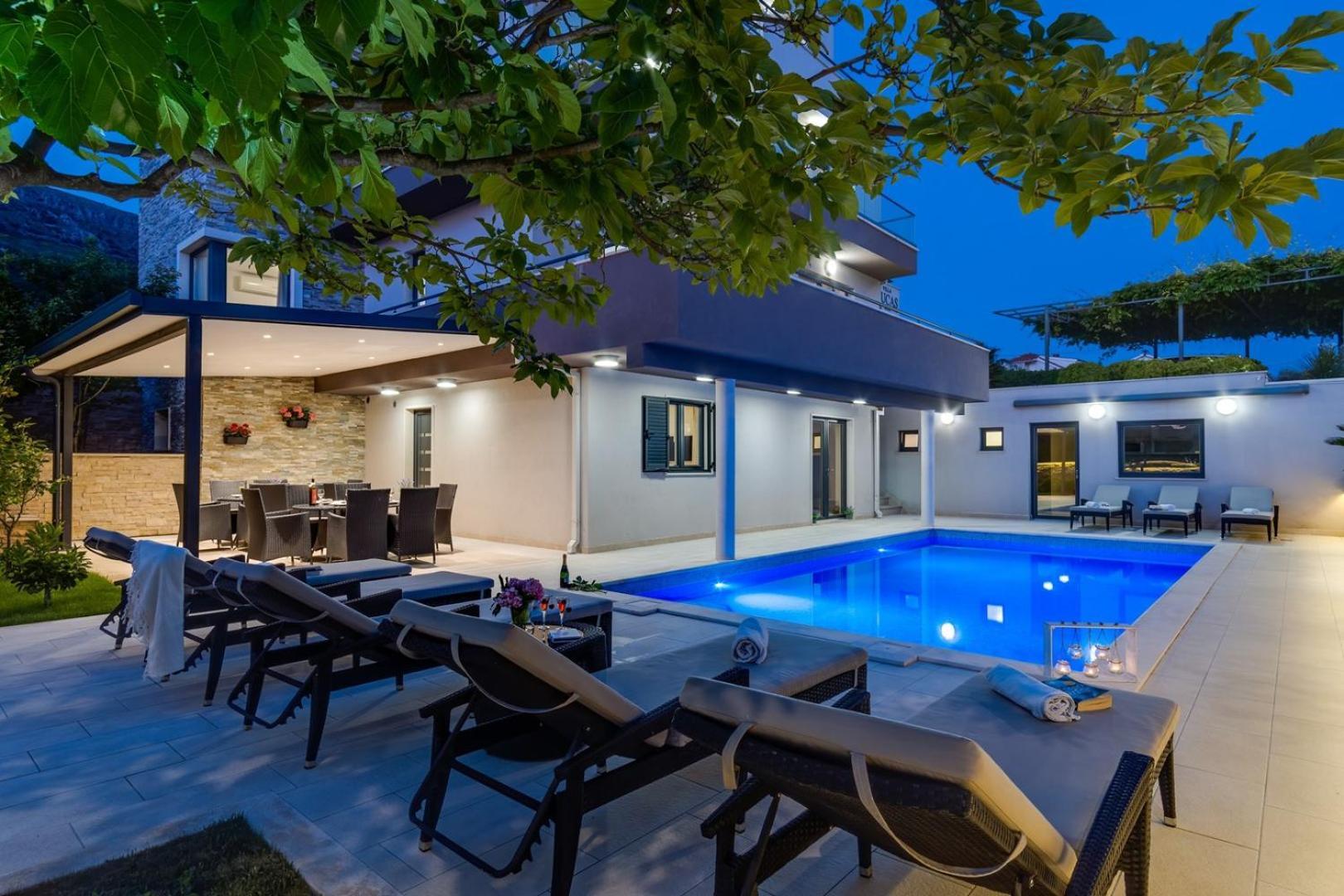 Luxury Villa Lucas With Heated Pool, Whirlpool, Sauna, 14 Pax Podstrana Exterior photo